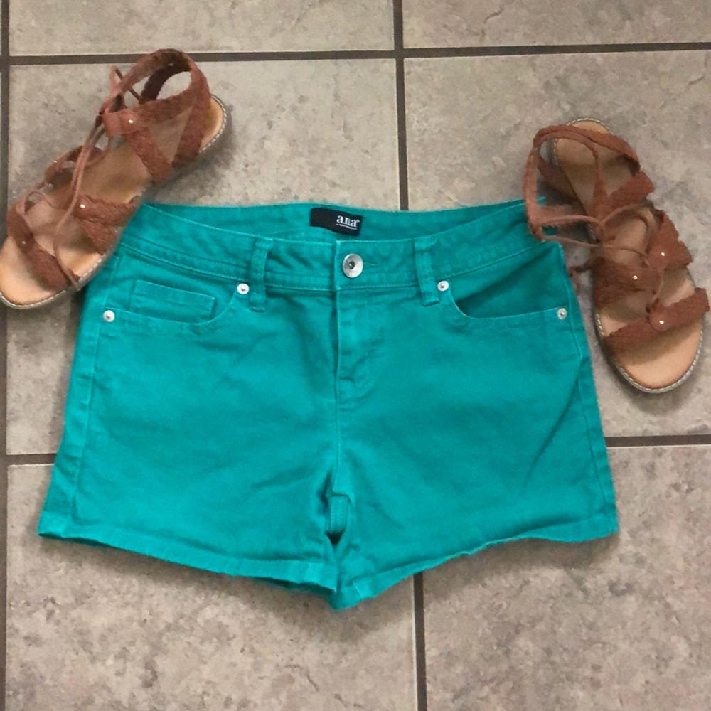A.N.A Lucky green shorts